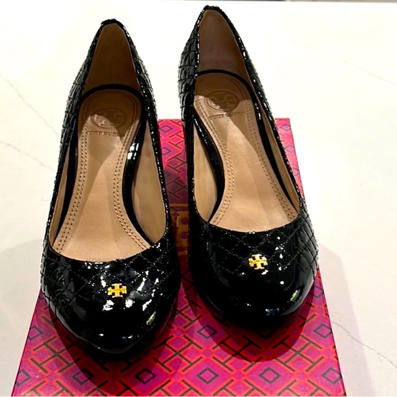 Tory Burch Kent Pump - Picture 1 of 7